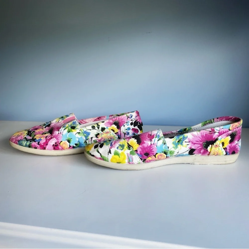 Girl’s size 4 floral dress slippers